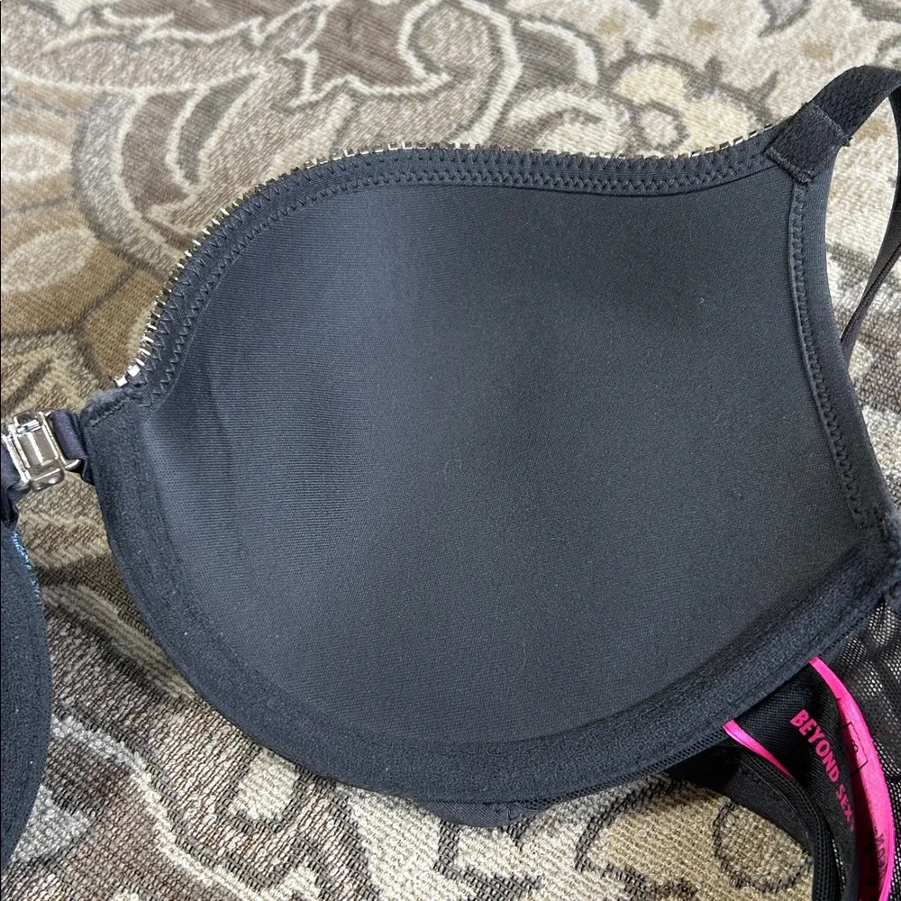 La Senza Beyond Sexy Push-up Bra 34B. Crystal Details. - Picture 8 of 13